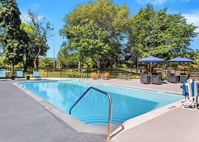 Hotel Hampton Chicago-naperville 3*